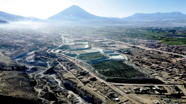 Peligro. Vista aérea Quebrada de Añashuayco, la cual se encuentra contaminada por las aguas negras que salen de las curtiembres las cuales no son tratadas.