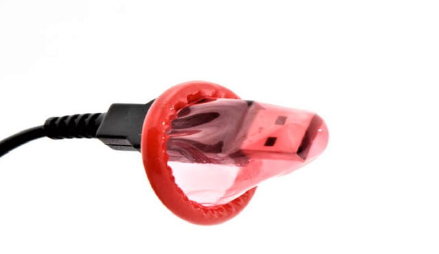 Los condones USB evitan que roben tu información o infecten tu smartphone con algún malware. Foto: Televisa