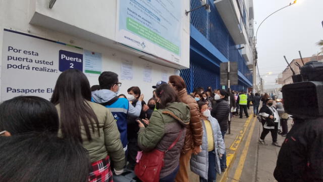 Ciudadanos piden acelerar el proceso de emisión de pasaportes. Foto: Maria Pia Ponce / URPI - LR