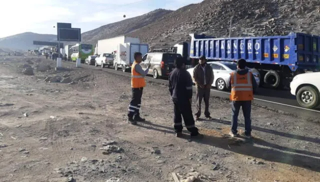 Son aproximadamente 200 agentes que se encuentran en este punto de la Panamericana Sur. Foto: La República