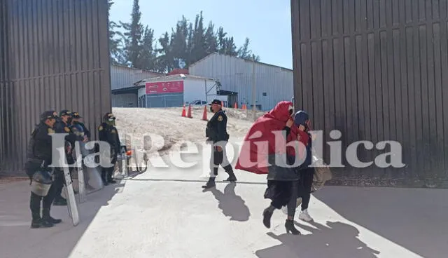 Arequipa. Policía y Fiscalía continúan con las diligencias en el lupanar Lady Scort. Foto: Wilder Pari/URPI-LR