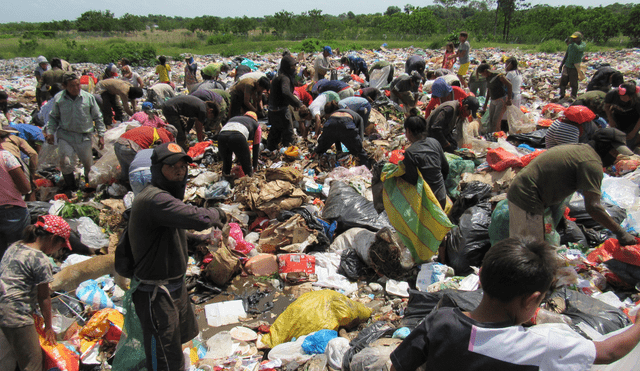 La etnia amorúa debe buscar entre los desperdicios en una región fronteriza entre Colombia y Venezuela. Foto: El Mundo