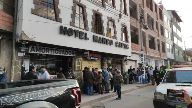 Cusco. Policía llegó hasta el establecimiento donde yacían los cuerpos. Foto: PNP