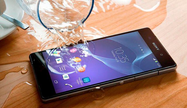 Te presentamos algunos tips para secar tu móvil cuando se moja. Foto: Bemovil