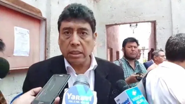 El secretario general de Trabajadores de Sedapar, Elmer Arenas, demostró su indignación por caso de obrero. Foto: Cortesía de Radio San Martín