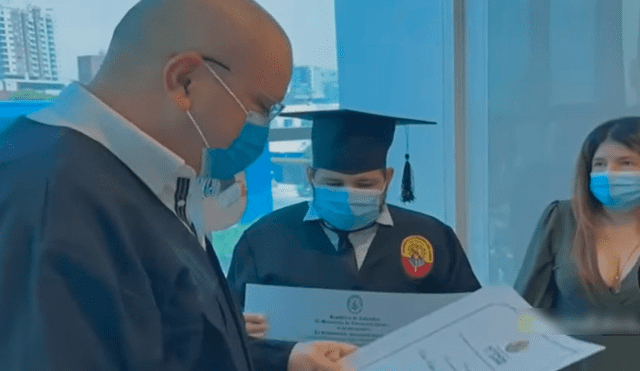 El estudiante finalmente cumplió su sueño de graduarse de singular manera. Foto: captura de YouTube/Caracol