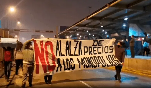 Usuarios continúan quejas contra alza de pasajes en el Metropolitano. Foto: Twitter