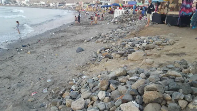 El mar ha ido desapareciendo las playas en Huanchaco. Foto: La República