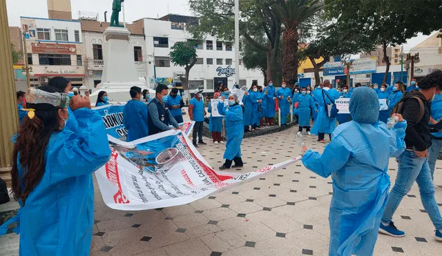 Trabajadores sanitarios pidieron reconocer su esfuerzo realizado en plena pandemia. Foto: La República