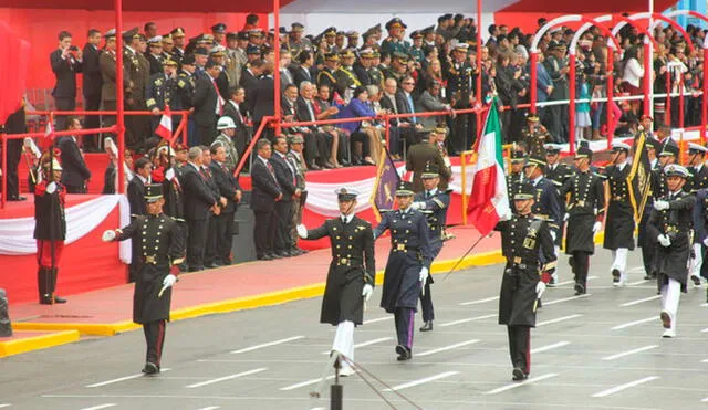 El paso redoblado es uno de lo más usados en los desfiles. Foto: Andina