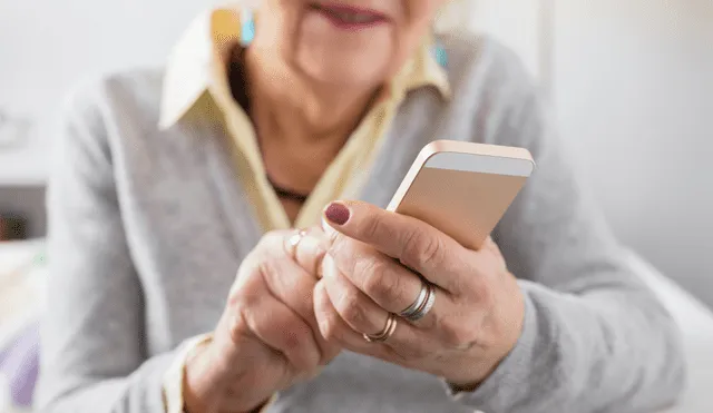 Los smartphones pueden ser utilizados por personas de todas las edades. Foto: Infobae