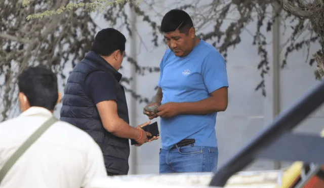 Extorsión. El suboficial Max Velásquez cobrando la coima. Foto: difusión