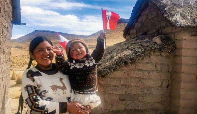 Perú es una bebé muy querida en su pueblo, ubicado cerca de la frontera con Bolivia. Foto: captura de Andina