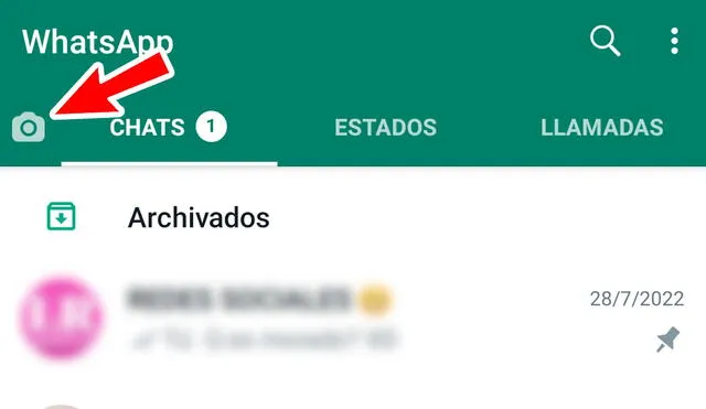 Solo la versión de WhatsApp para Android tiene el ícono de cámara debajo del nombre. Foto: composición LR