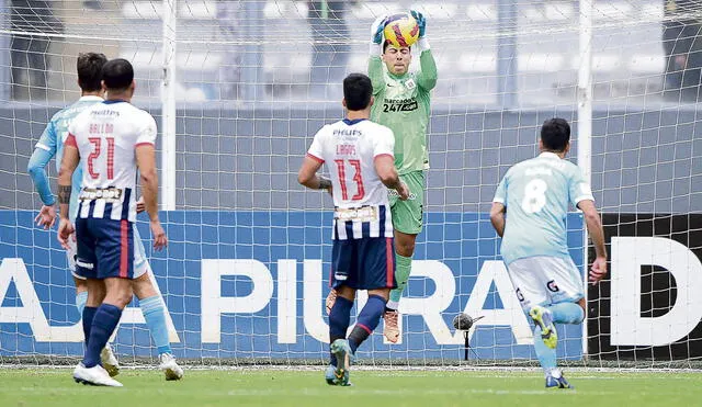 Voló. Saravia fue determinante para que Alianza sume su tercer partido consecutivo sin recibir goles en Liga 1. Foto: Liga 1