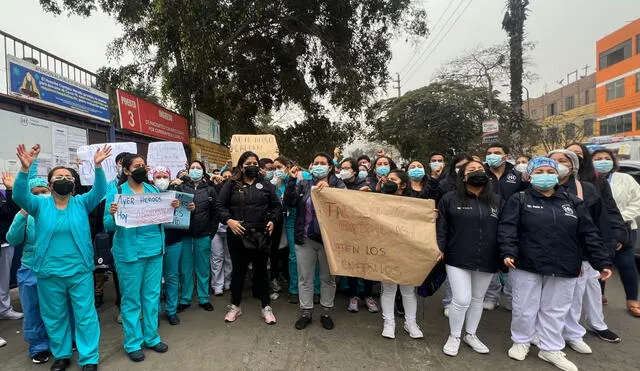 Esta misma situación está sucediendo en las regiones de Arequipa y Puno, debido a que no se le ha renovado el contrato al personal sanitario. Foto: Raúl Egúsquiza / URPI-LR