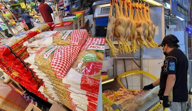 Conoce el precio del pollo, fideos, huevos y azúcar en los mercados mayoristas de Lima. Foto:  composición LR/ Deysi Portuguez/ URPI-LR