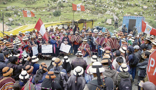 Acta. Cuatro de seis comunidades se reunieron ayer con MMG Las Bambas y la PCM. Foto: difusión