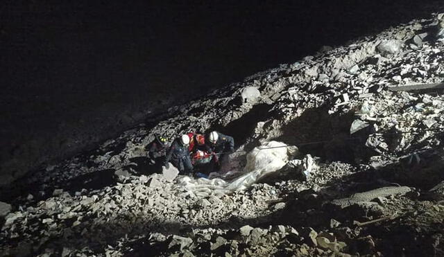 Vehículo se volcó a la medianoche del martes. Foto: Diario en línea Moquegua