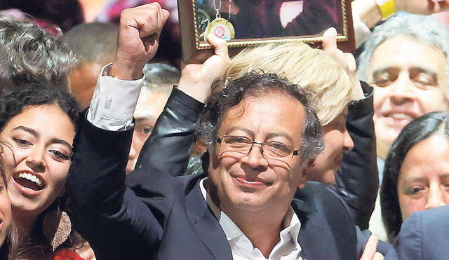 Realismo mágico. Gustavo Petro asume este domingo como el primer mandatario de izquierda en la historia de Colombia. Foto: EFE
