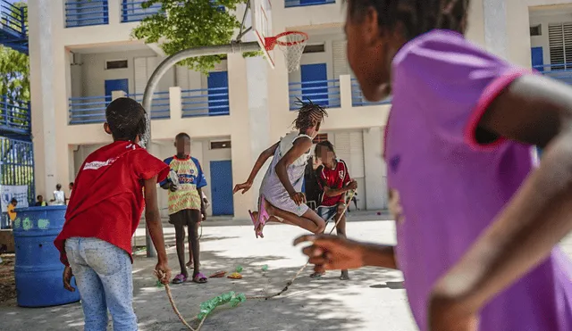 Los niños se refugian en una escuela católica en Port-au-Prince, Haití. Foto: AFP