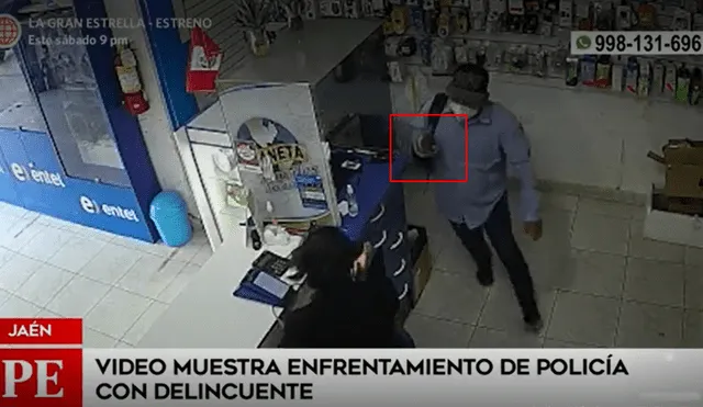 Ladrón amenza con un arma para robar. Foto: captura de América Noticias