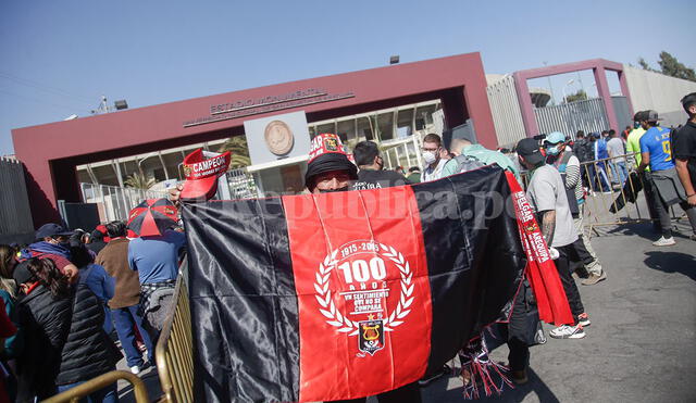 Hinchas confían en buen desempeño del equipo rojinegro. Foto: Rodrigo Talavera/La República