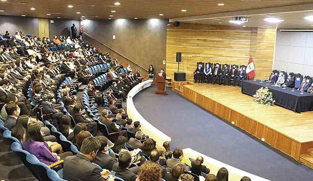 Exhorto. Fernández Dávila lamentó la situación del país. Foto: La República