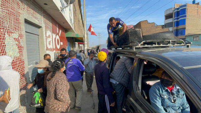 Personas continúan llegando al paradero Los Pueblos. Foto: Rosa Quincho/URPI-LR