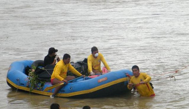 Agentes de la Unidad de Salvataje hallaron el cuerpo sin vida de un hombre en el río Tumbes. Foto: Correo