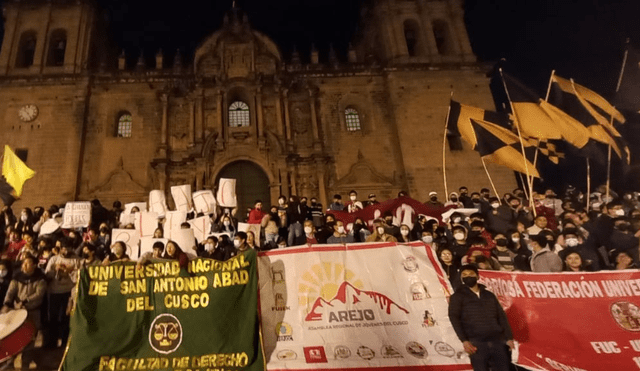 Los universitarios de la Ciudad Imperial se hacen presentes en la marcha nacional en defensa de la reforma universitaria. Foto: Luis Álvarez/La República