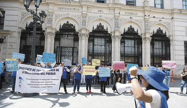 Difícil. Ven complicado que uno de los candidatos a la Defensoría obtenga 87 votos en el Pleno. Foto: Virgilio Grajeda/La República