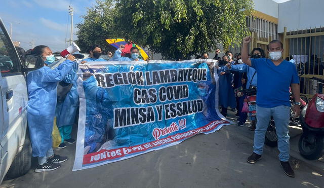 Los manifestantes lamentaron que otras regiones sí hayan avanzado en el proceso de recontratación. Foto: Rosa Quincho/URPI-LR