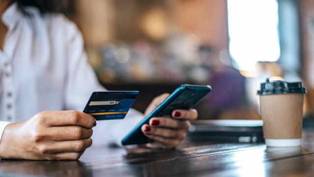 El porcentaje de usuarios que usaron el sistema de  pagos digitales pasó del 34% en el 2017  al 49% en el  2021, según datos del Global Findex 2021. Foto: Forbes