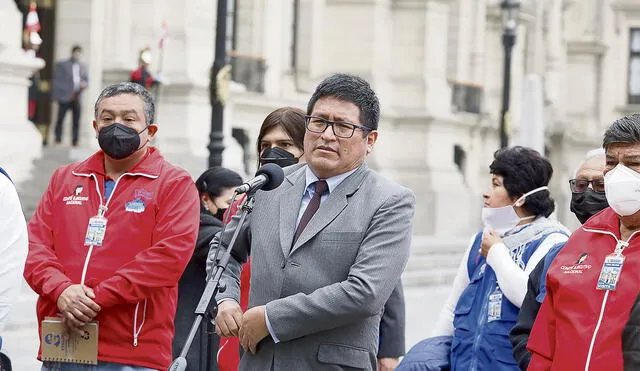 Sin rumbo. El ministro de Salud, recomendado por Perú Libre, no ha dado la talla en el sector. Se necesita más liderazgo. Foto: Félix Contreras/La República