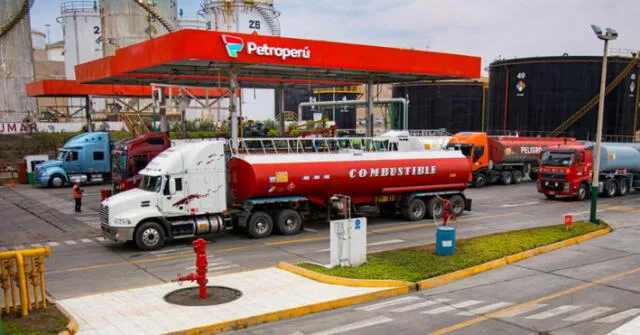 El continuo cierre de puertos ha complicado la entrega de combustibles derivados del petróleo a las ciudades más importantes del país. Foto: difusión