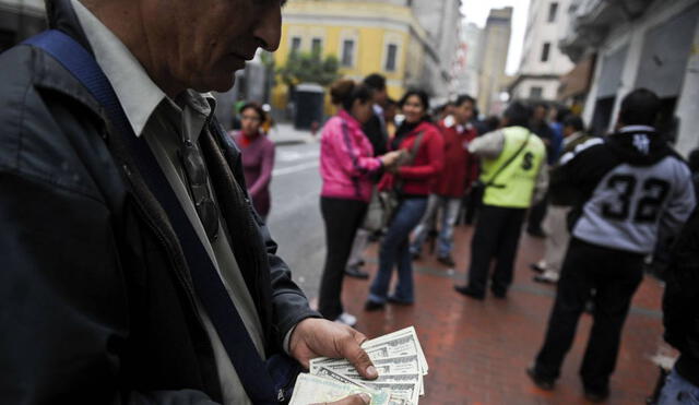 Conoce cuál es el precio del dólar hoy en Perú, miércoles 10 de agosto de 2022. Foto: AFP