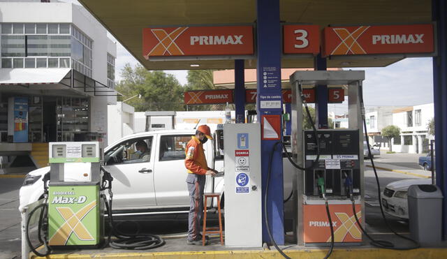 Los precios de referencia de la mayoría de combustibles cayeron por novena semana consecutiva en Perú. Foto: La República