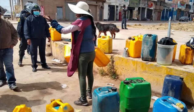 Comerciantes venden el combustible en la calle. Foto: Cortesía radio Pachamama