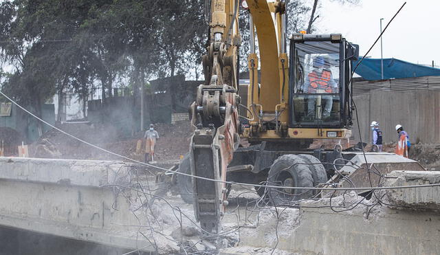 Continúan las obras en el puente Huaycoloro. Foto: MML