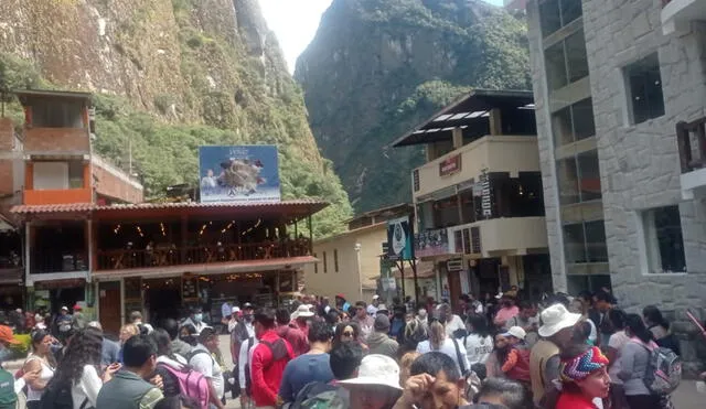 Este jueves por la mañana, turistas recién se enteraron sobre medida. Foto: La República