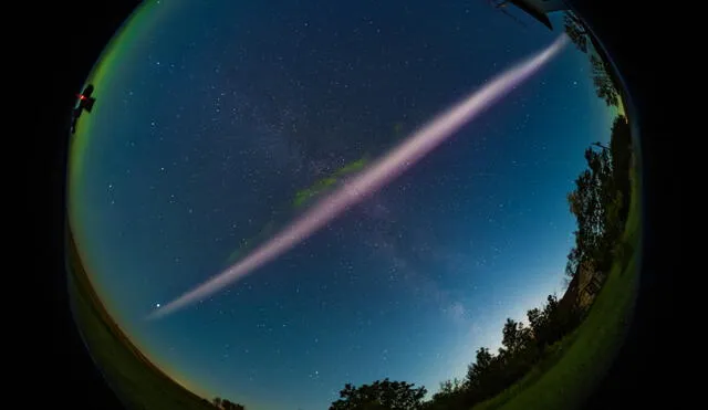 El fenómeno STEVE es un espectáculo de luces que suele ocurrir en Canadá, pero todavía es incomprendido por la ciencia. Foto: Alan Dyer / Amazing Sky / Twitter