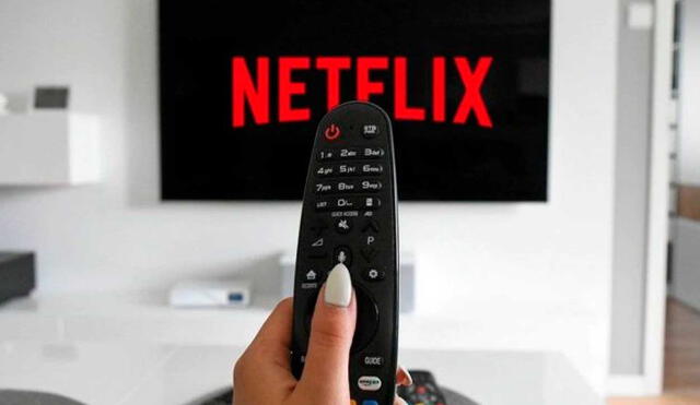 Una de las formas más directas y sencillas para ver Netflix, si no tienes un smart TV, es conectar tu laptop al televisor. Foto: Xataka Home