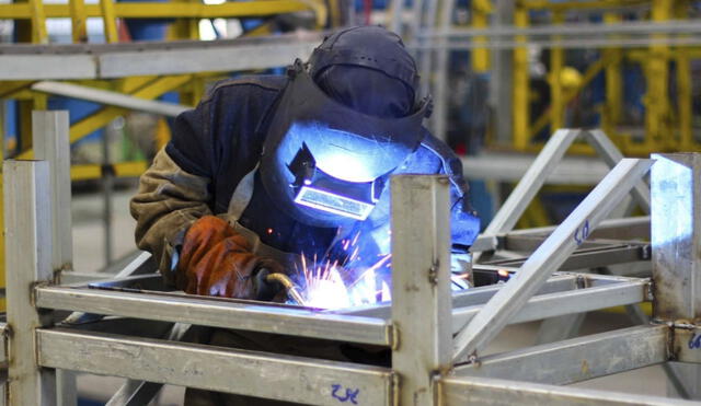 La manufactura primaria experimentó un importante incremento debido a la mayor producción de la industria de productos pesqueros (+17,9%), azúcar (+18,9%), metales preciosos y no ferrosos (+18,3%). Foto: Manufactura