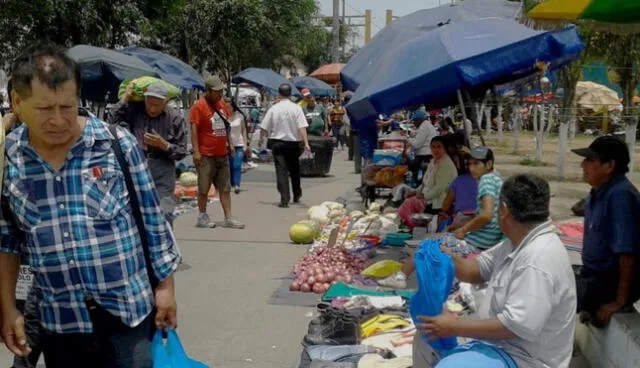 La población ocupada urbana con empleo informal alcanzó más de 9 millones durante el año pasado e inicios del 2022. Foto: IPE