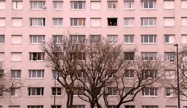 El sujeto intentó saltar del edificio con el objetivo de cometer suicidio. Foto: AFP.