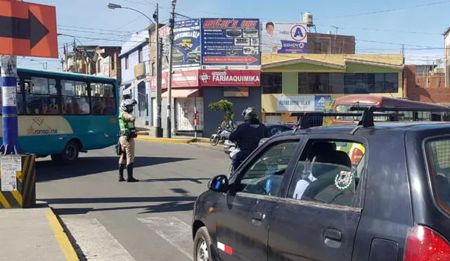 El cierre de esta importante vía provocó tráfico vehicular. Foto: La República