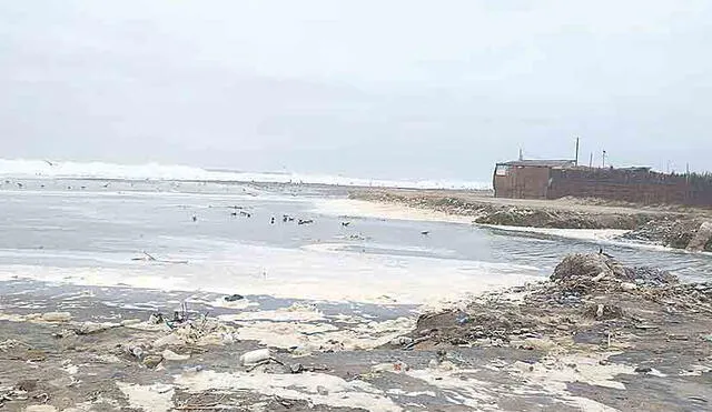 Cuidado. Olas causan daños en playas de las regiones del sur. Foto: La República