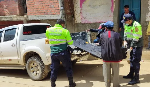 La PNP llegó al lugar para investigar el crimen. Foto: Luis Alberto Calle García