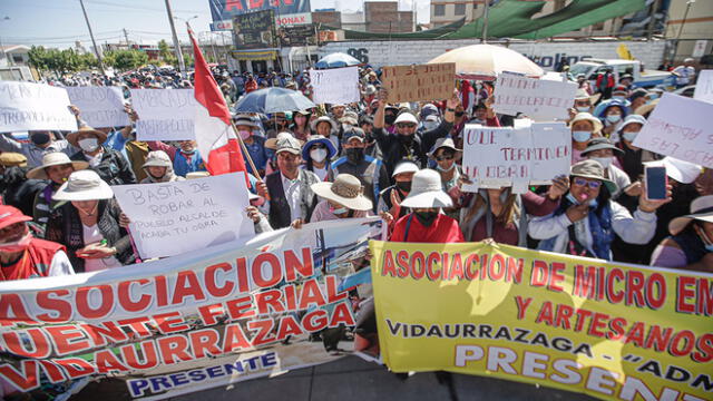 Comerciantes salieron a protestar por retrasos en obras. Foto: Rodrigo Talavera/La República